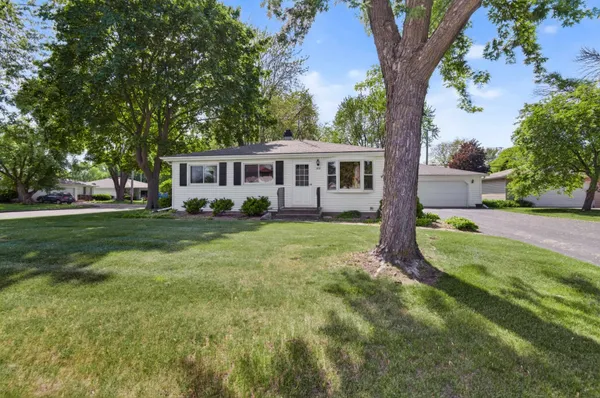 $215,000 | 1000 Deerfield Avenue, Menasha, WI 54952