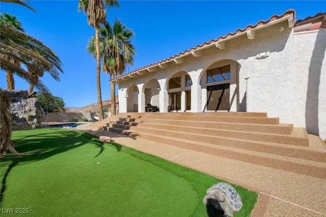 $999,999 | 672 Los Feliz Street, Las Vegas, NV 89110