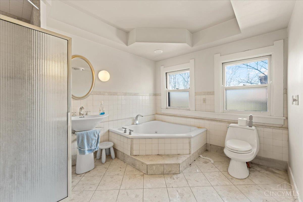 558 Howell Avenue Cincinnati, OH 45220 - Photo 26 of 37