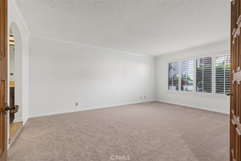 6200 Riviera Circle Long Beach, CA 90815 - Photo 15 of 35 an empty room with windows