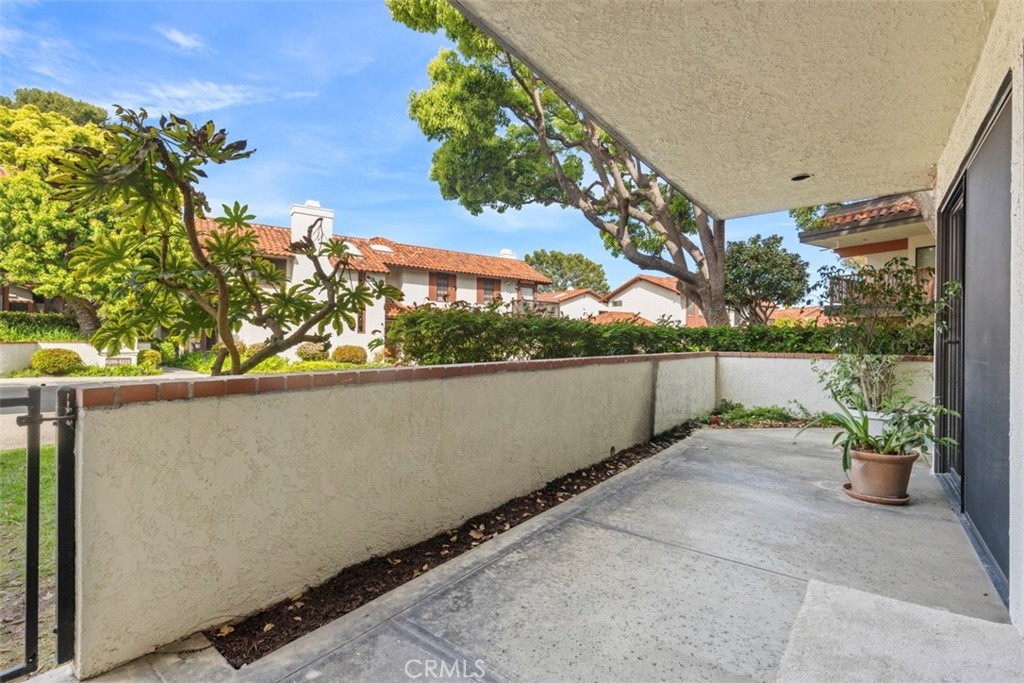6200 Riviera Circle Long Beach, CA 90815 - Photo 25 of 35 a view of balcony with a swing