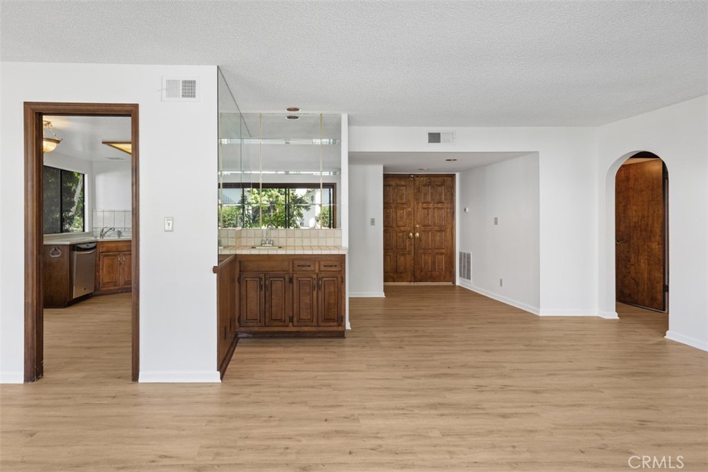 6200 Riviera Circle Long Beach, CA 90815 - Photo 6 of 35 a view of an empty room with a window
