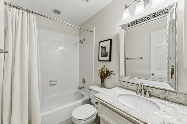 $2,950 | 2607 West Dallas Street, Houston, TX 77019