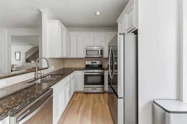 $2,950 | 2607 West Dallas Street, Houston, TX 77019