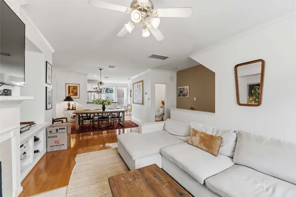 $2,950 | 2607 West Dallas Street, Houston, TX 77019