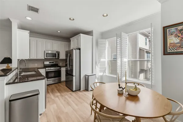$2,950 | 2607 West Dallas Street, Houston, TX 77019