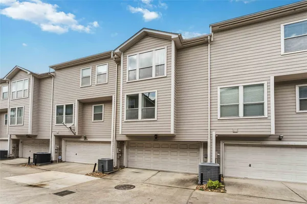 $2,950 | 2607 West Dallas Street, Houston, TX 77019