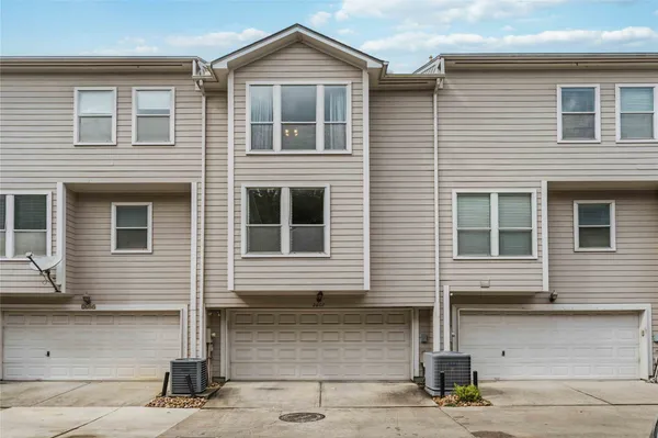 $2,950 | 2607 West Dallas Street, Houston, TX 77019