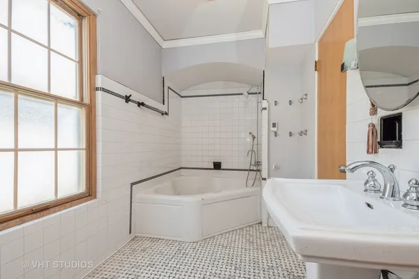 $550,000 | 10057 South Bell Avenue, Chicago, IL 60643