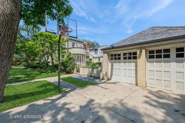 $550,000 | 10057 South Bell Avenue, Chicago, IL 60643