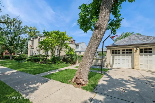 $550,000 | 10057 South Bell Avenue, Chicago, IL 60643