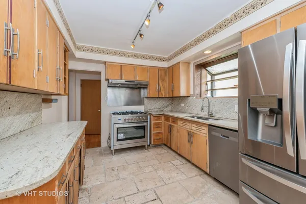$550,000 | 10057 South Bell Avenue, Chicago, IL 60643
