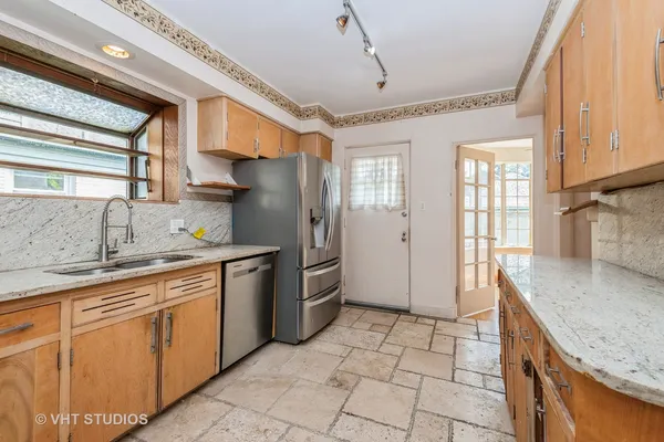 $550,000 | 10057 South Bell Avenue, Chicago, IL 60643