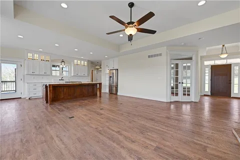 $945,000 | 30424 West 271st Street, Paola, KS 66071