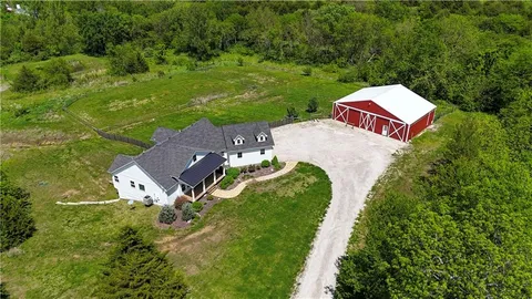 $945,000 | 30424 West 271st Street, Paola, KS 66071