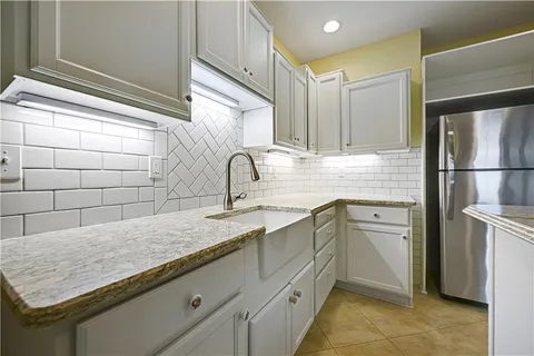 $965,000 | 30424 West 271st Street, Paola, KS 66071