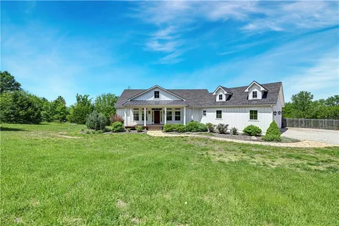$945,000 | 30424 West 271st Street, Paola, KS 66071