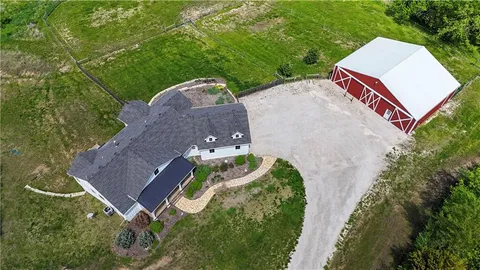 $945,000 | 30424 West 271st Street, Paola, KS 66071