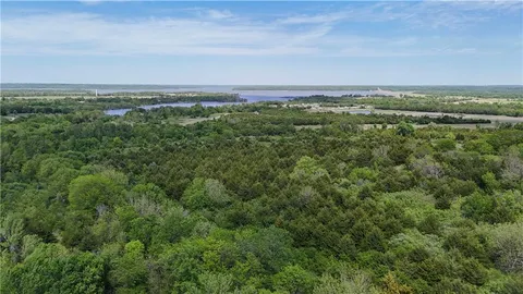 $945,000 | 30424 West 271st Street, Paola, KS 66071