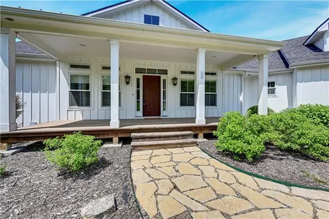$945,000 | 30424 West 271st Street, Paola, KS 66071