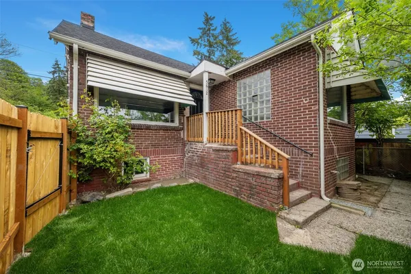 $2,895 | 5612 Delridge Way Southwest, Seattle, WA 98106