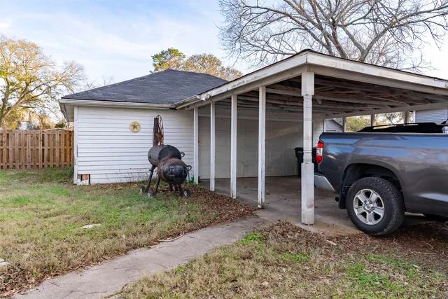 $299,000 | 401 Hanover Street, Edna, TX 77957