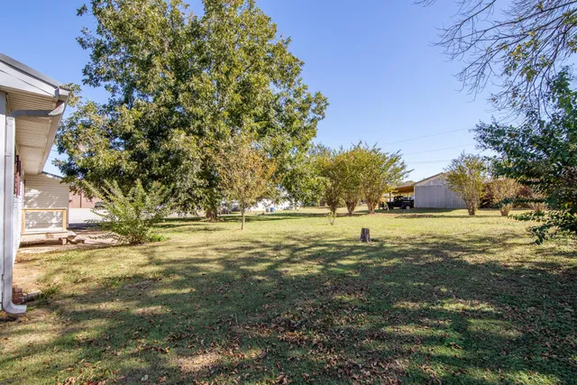 a view of a yard with a house