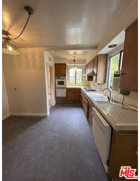 200 South Carson Road Beverly Hills, CA 90211 - Photo 5 of 6 Gallery Image 5