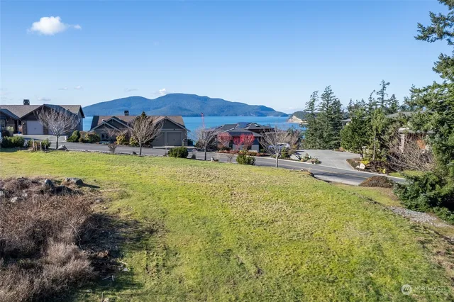 $230,000 | 2707 17th Street, Anacortes, WA 98221