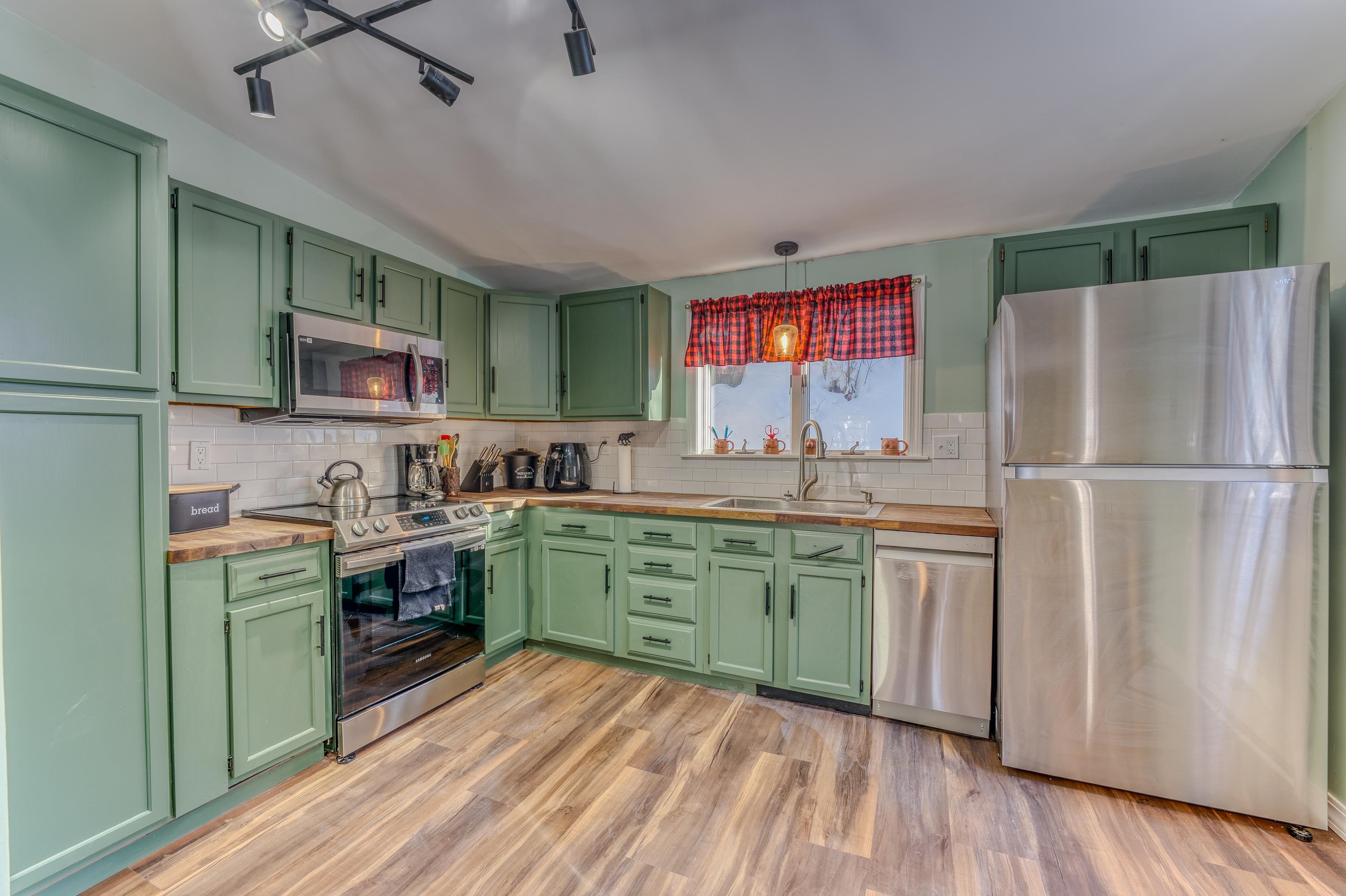 28 Jodo Way Bethlehem, NH 03574 - Photo 4 of 36