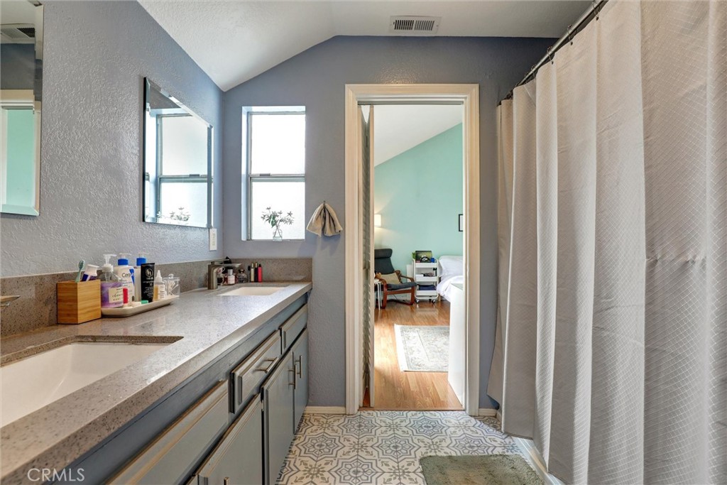 533 Walnut Avenue, Unit 7 Long Beach, CA 90802 - Photo 24 of 43 a en suite bathroom with a sink a mirror and next to a window