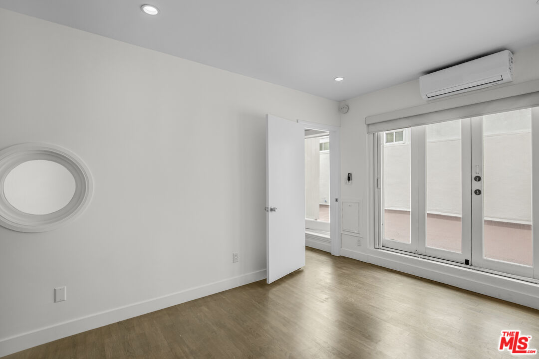 1 Ironsides Street, Unit 14 Marina del Rey, CA 90292 - Photo 11 of 26