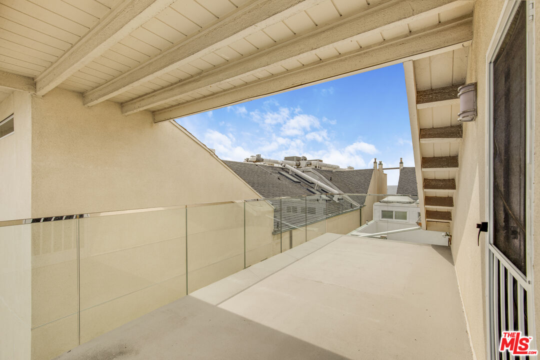 1 Ironsides Street, Unit 14 Marina del Rey, CA 90292 - Photo 17 of 26