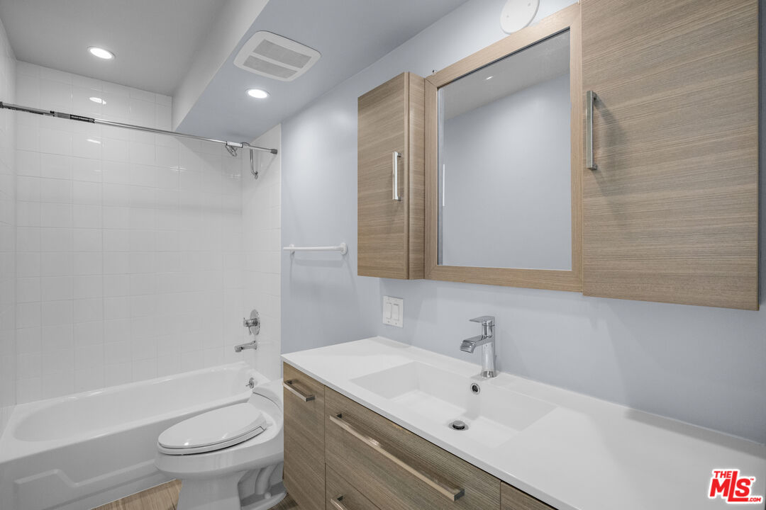 1 Ironsides Street, Unit 14 Marina del Rey, CA 90292 - Photo 21 of 26