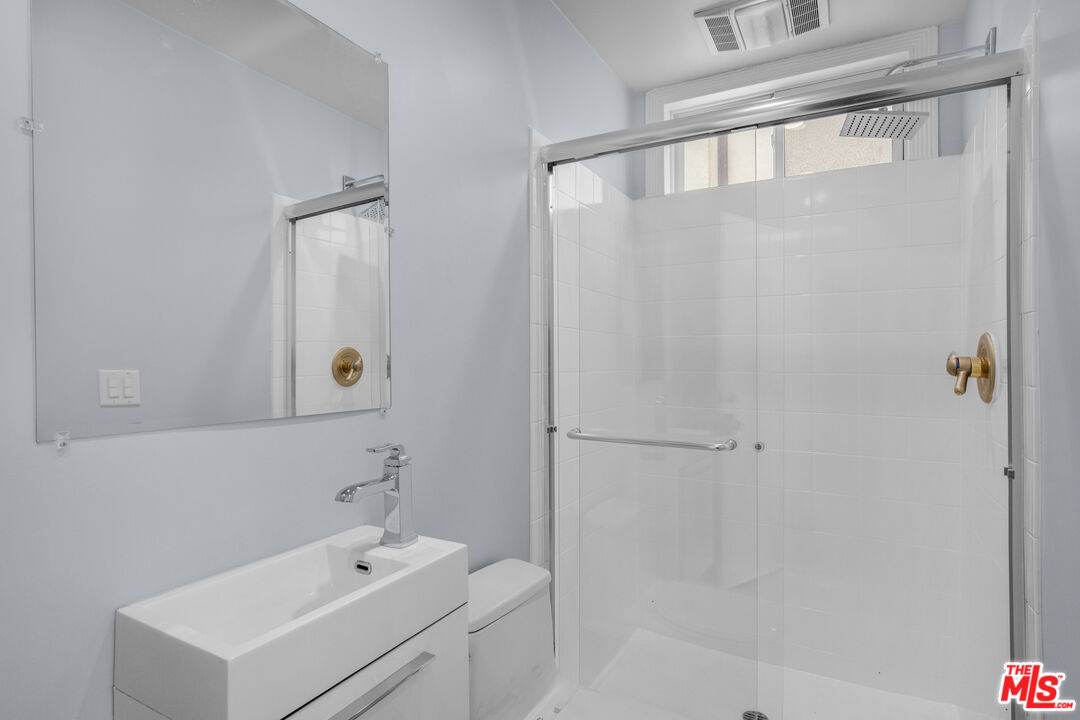 1 Ironsides Street, Unit 14 Marina del Rey, CA 90292 - Photo 23 of 26