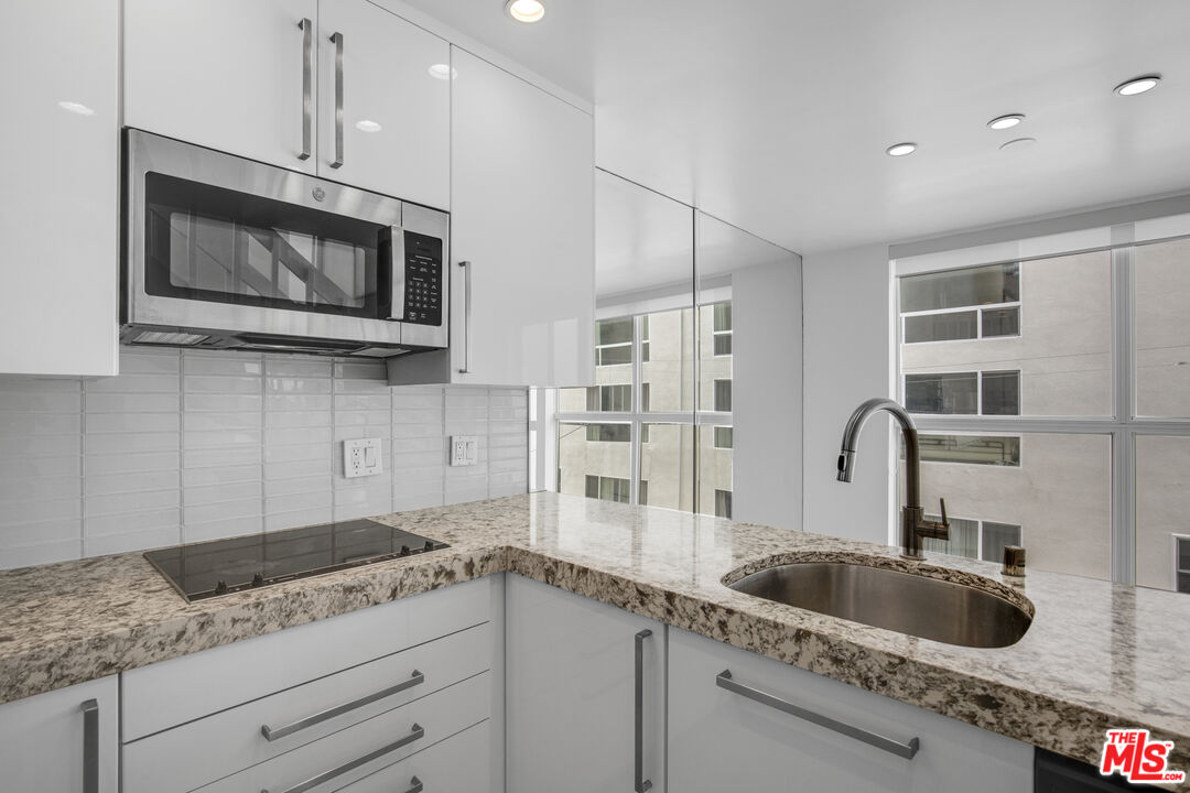 1 Ironsides Street, Unit 14 Marina del Rey, CA 90292 - Photo 6 of 26