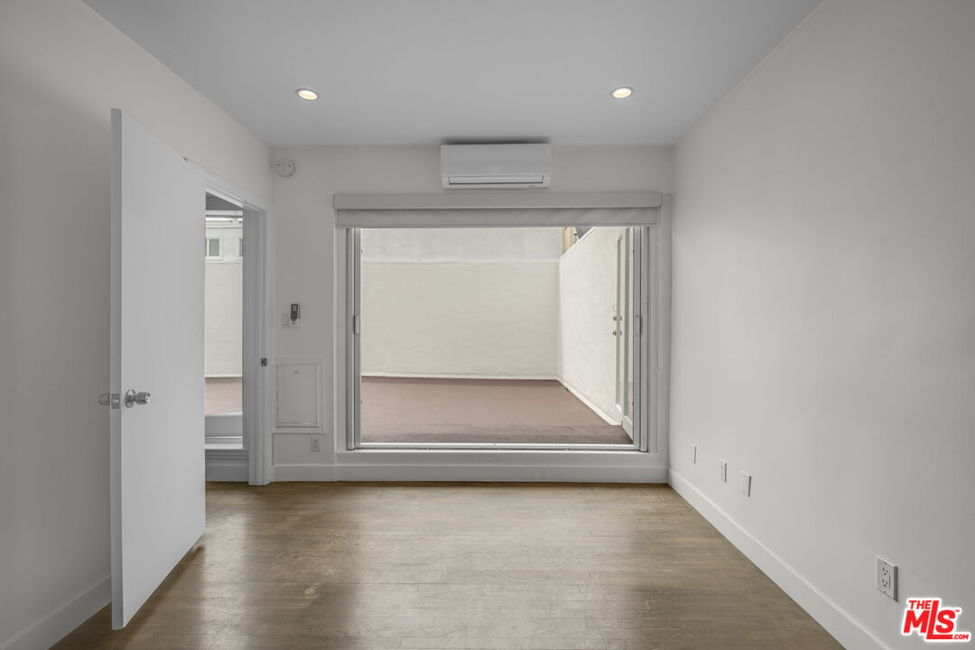 1 Ironsides Street, Unit 14 Marina del Rey, CA 90292 - Photo 8 of 26