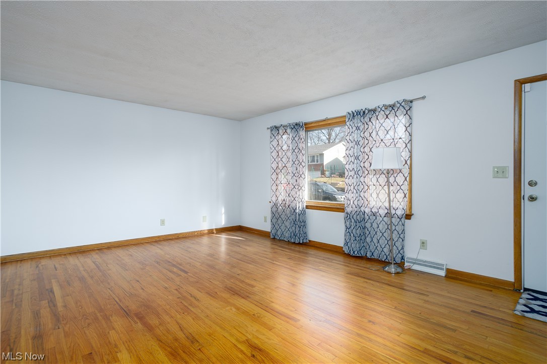 562 Hillman Road Akron, OH 44312 - Photo 4 of 19