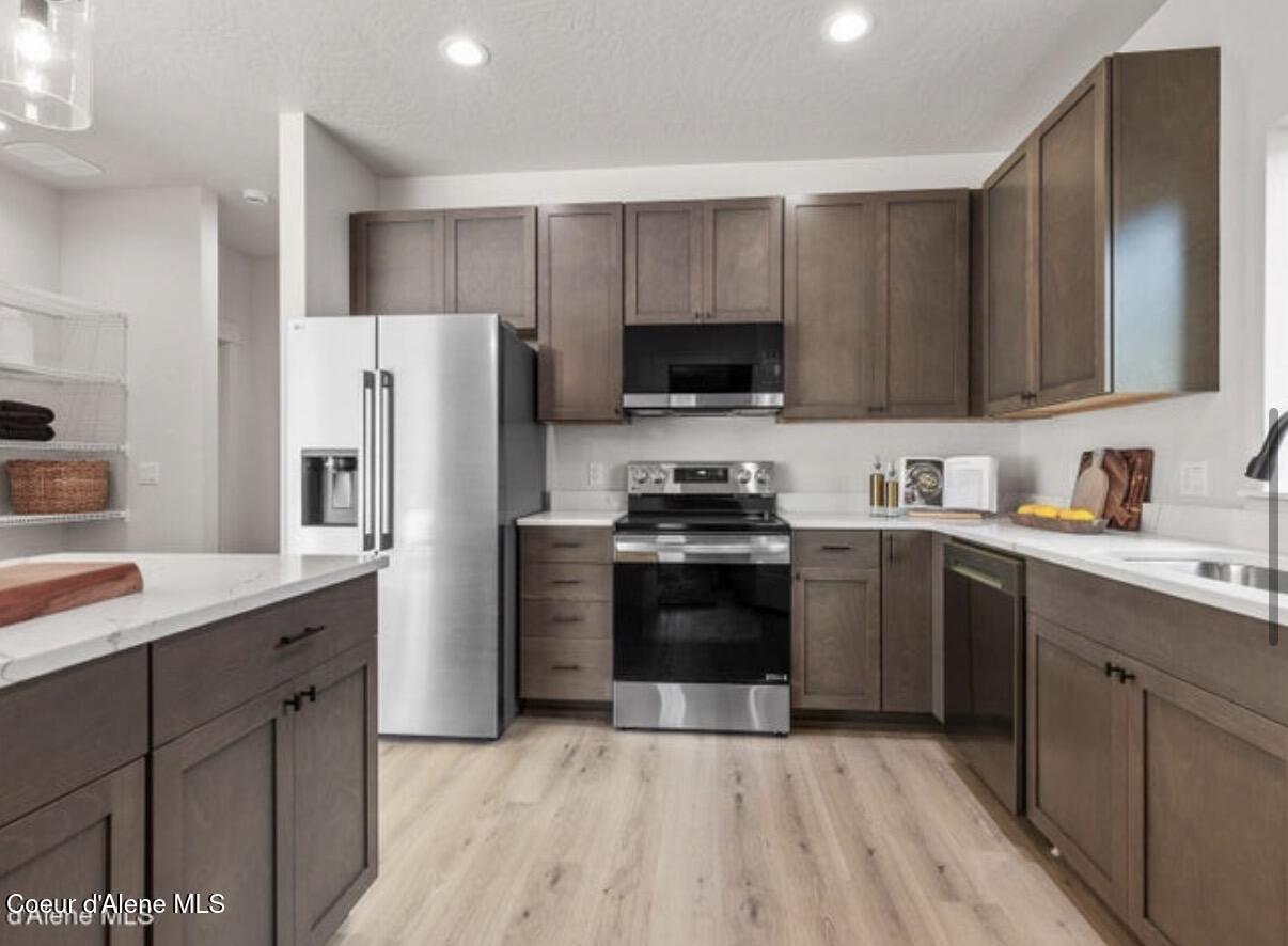 99 Big Burl Road Sagle, ID 83860 - Photo 10 of 21 Stock Photo