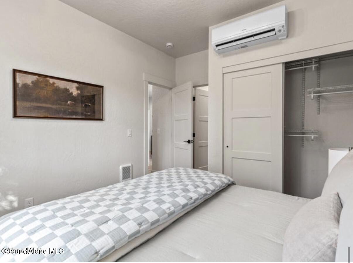 99 Big Burl Road Sagle, ID 83860 - Photo 13 of 21 Stock Photo