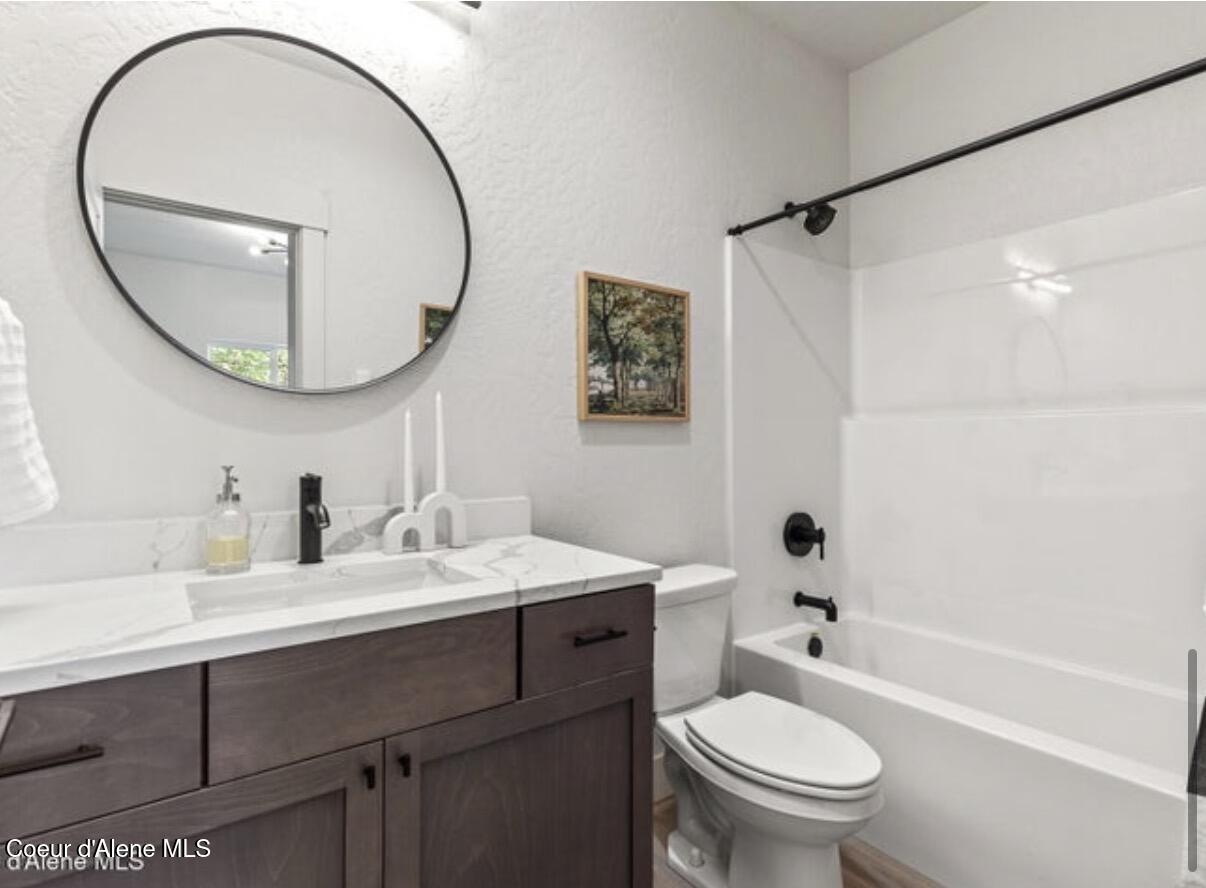 99 Big Burl Road Sagle, ID 83860 - Photo 14 of 21 Stock Photo