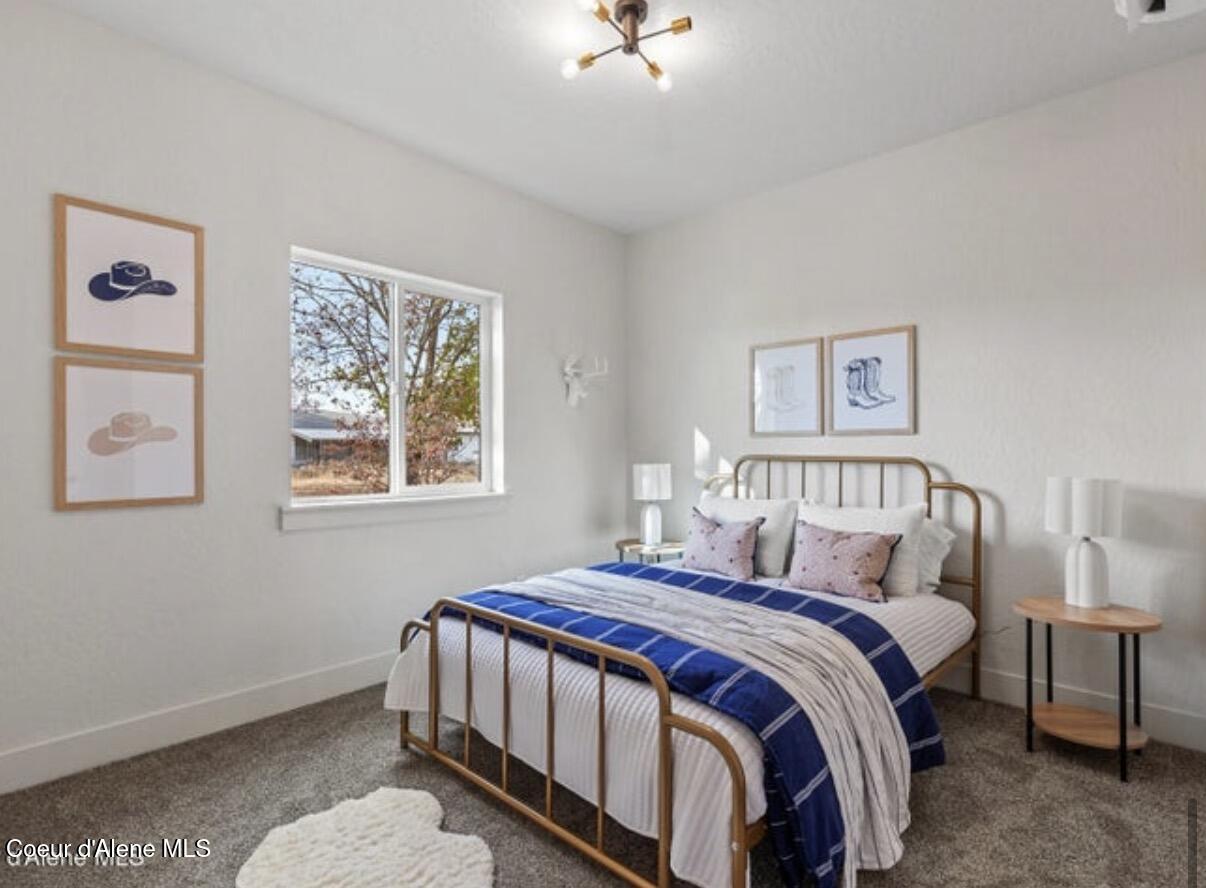 99 Big Burl Road Sagle, ID 83860 - Photo 15 of 21 Stock Photo