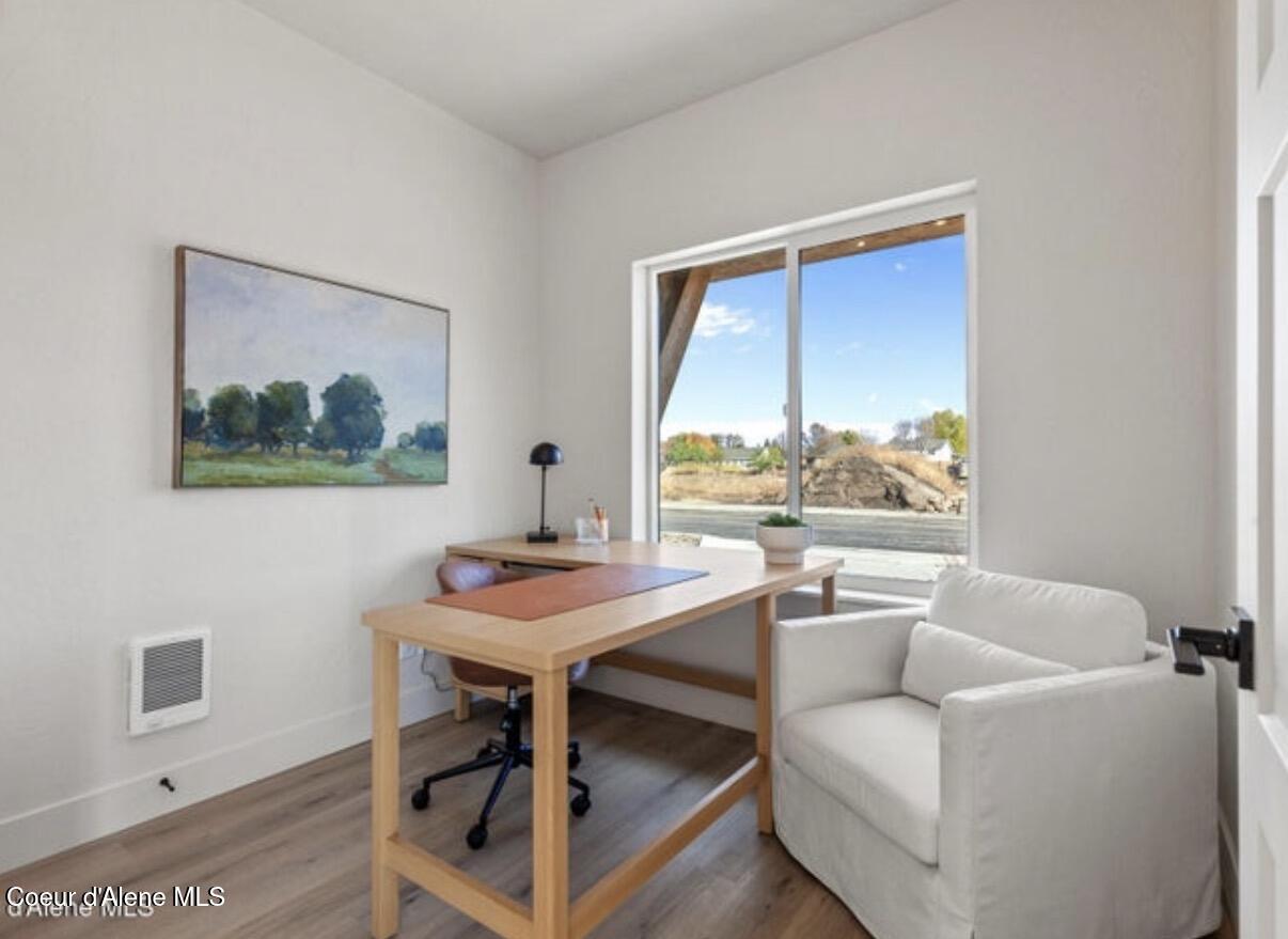 99 Big Burl Road Sagle, ID 83860 - Photo 17 of 21 Stock Photo