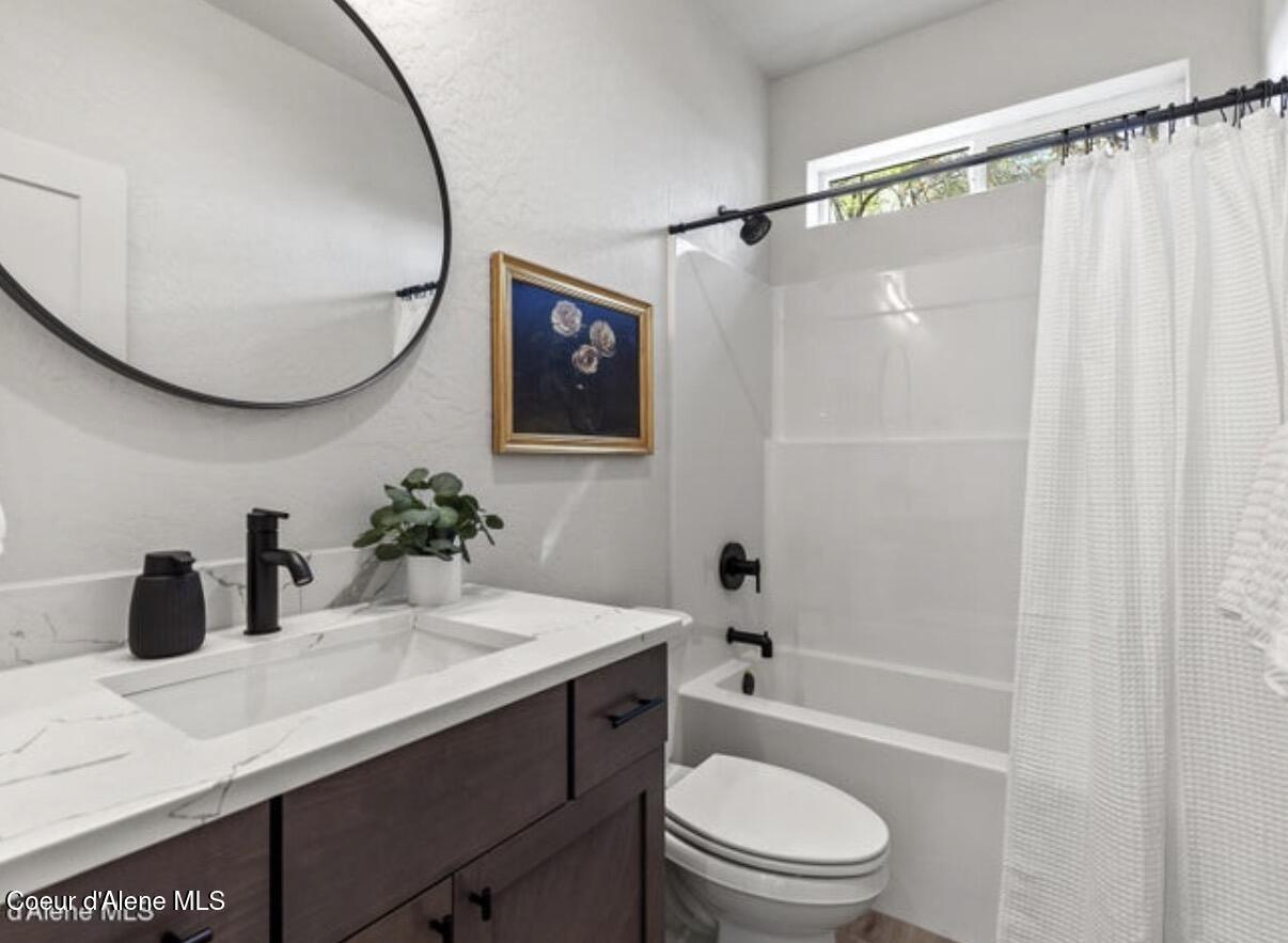 99 Big Burl Road Sagle, ID 83860 - Photo 18 of 21 Stock Photo