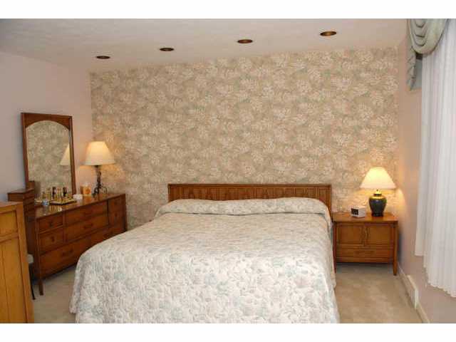 2893 Charing Road Upper Arlington, OH 43221 - Photo 4 of 10