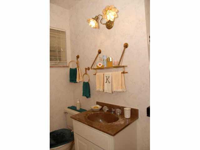 2893 Charing Road Upper Arlington, OH 43221 - Photo 8 of 10