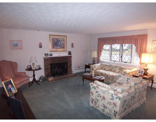 69 Cranmore Road Braintree, MA 02184 - Photo 3 of 5 Gallery Image 3
