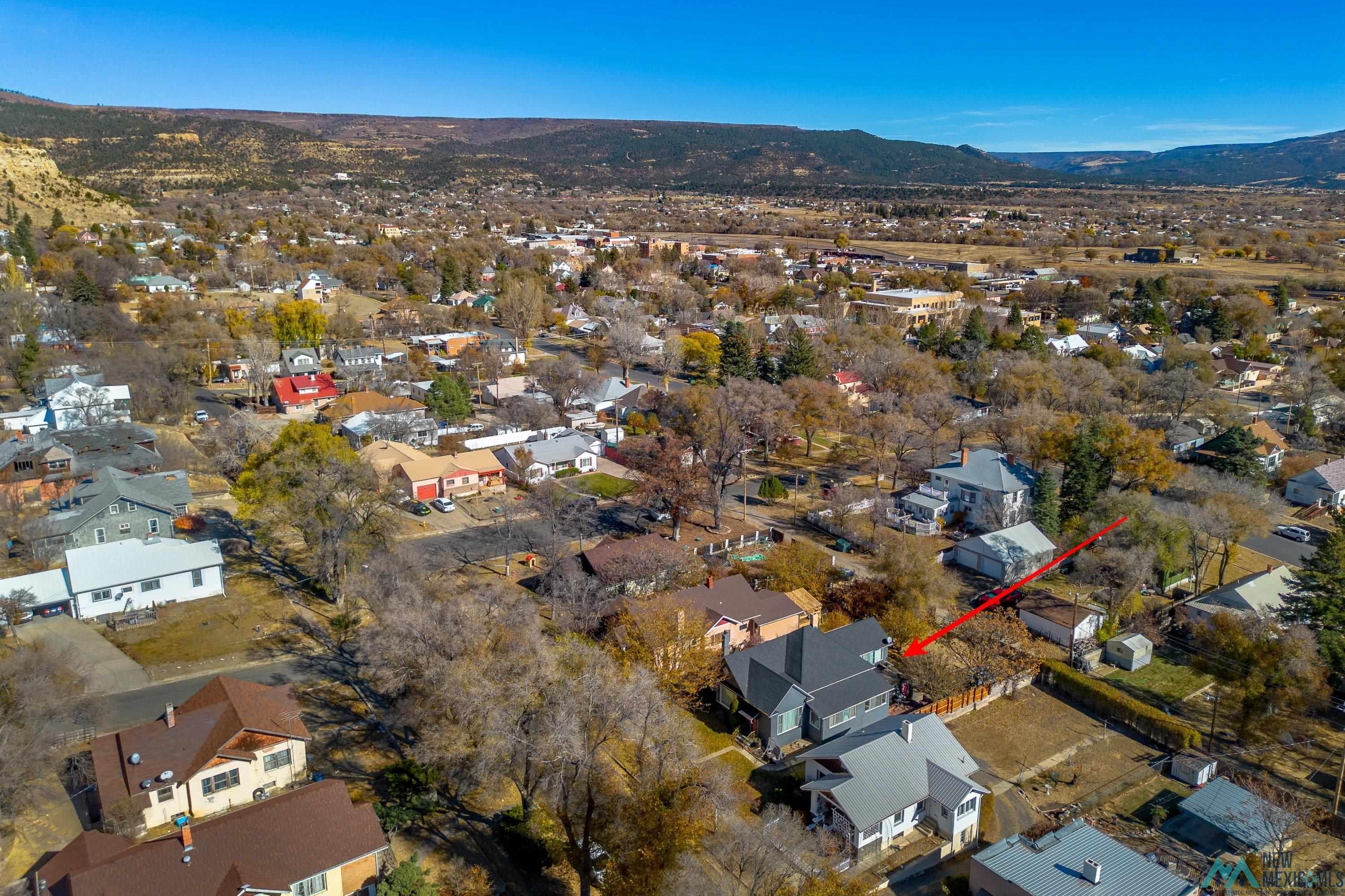 727 South 6th Street Raton, NM 87740 - Photo 44 of 47 Aerial view of property and surrounding area with mountains