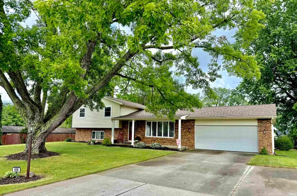 $395,000 | 609 Westlake Drive, Middlebury, IN 46540