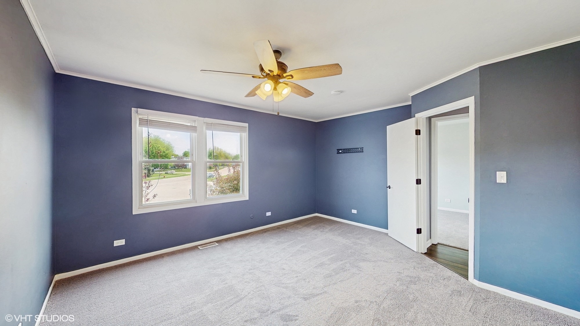 2525 Ridge Road Aurora, IL 60504 - Photo 12 of 36 a view of an empty room with a window